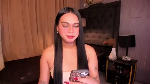 Snapshot of asianhugecockjulia chatting on February 17, 12:29 am asianhugecockjulia online show from February 17, 12:29 am