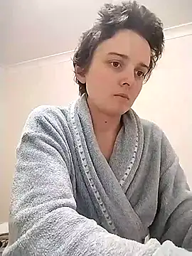 Snapshot of Amy01112 chatting on April 18, 7:58 pm Amy01112 online show from April 18, 7:58 pm