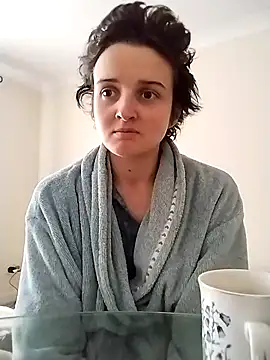 Snapshot of Amy01112 chatting on April 22, 5:47 pm Amy01112 online show from April 22, 5:47 pm