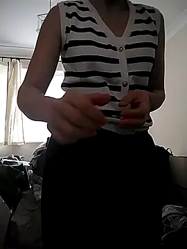 Snapshot of Amy01112 chatting on May 12, 9:28 am Amy01112 online show from May 12, 9:28 am