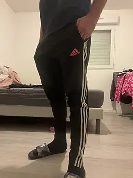 grosqueue3838 online show from December 18, 4:57 pm