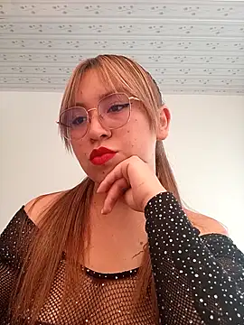 Snapshot of Megan_Lopez chatting on December 16, 8:58 pm Megan Lopez online show from December 16, 8:58 pm