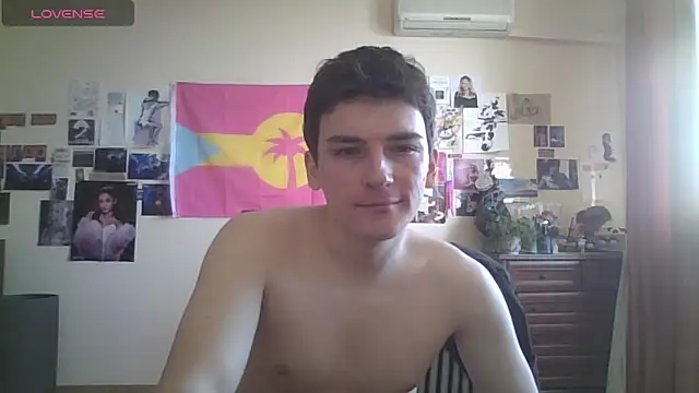 Snapshot of leo_cutie chatting on March 8, 7:56 am leo cutie online show from March 8, 7:56 am