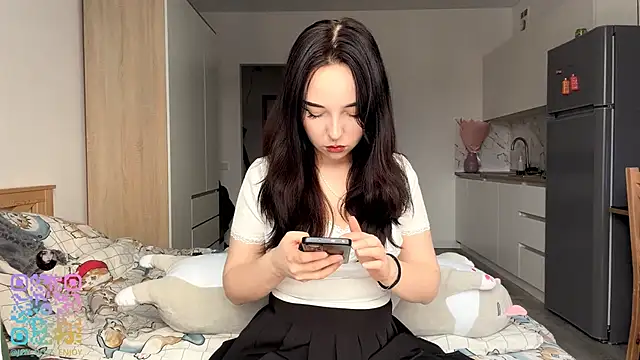 WhiteNoiseJoy online show from December 17, 6:08 am