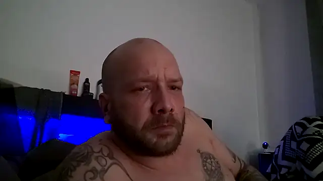 Snapshot of RedTeufelGirl chatting on February 11, 12:37 am RedTeufelGirl online show from February 11, 12:37 am