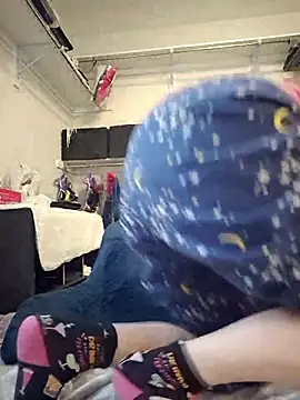 Snapshot of poleslut69 chatting on February 18, 3:08 pm poleslut69 online show from February 18, 3:08 pm