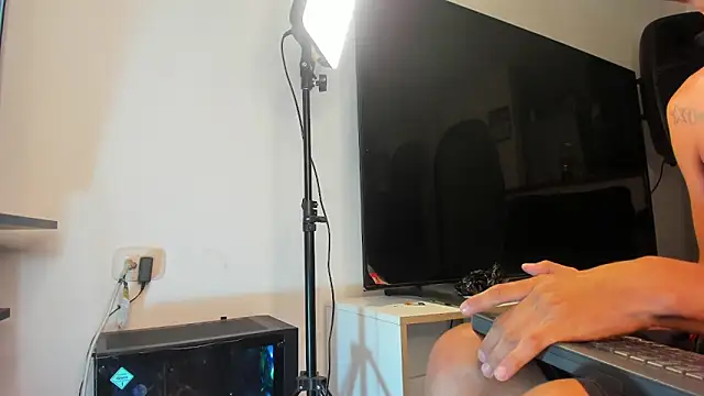 Snapshot of Latin_boys79 chatting on February 28, 5:08 am Latin boys79 online show from February 28, 5:08 am