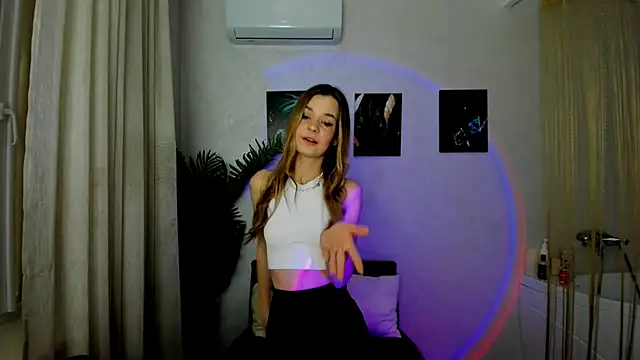 Snapshot of MidnighteAura chatting on January 16, 3:32 am MidnighteAura online show from January 16, 3:32 am