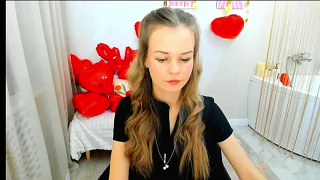 Snapshot of MidnighteAura chatting on February 9, 6:34 pm MidnighteAura online show from February 9, 6:34 pm