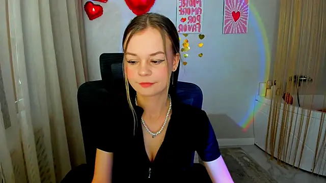 Snapshot of MidnighteAura chatting on February 17, 10:45 am MidnighteAura online show from February 17, 10:45 am