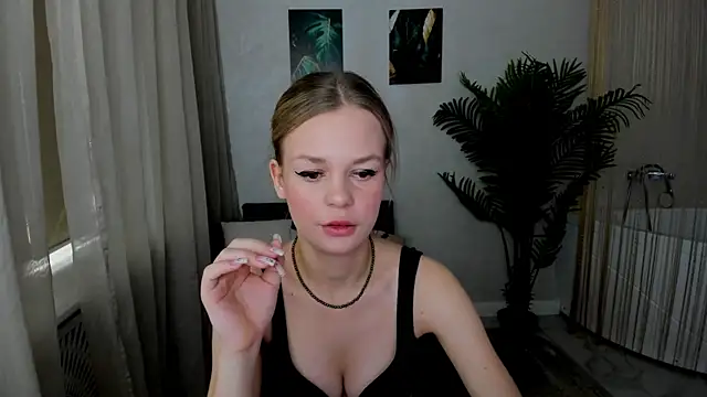 MidnighteAura online show from July 15, 4:18 am