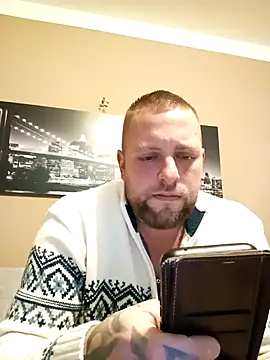 Snapshot of Chiemsee610 chatting on December 2, 7:42 pm Chiemsee610 online show from December 2, 7:42 pm