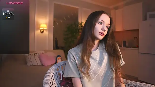 Snapshot of lunaice__ chatting on December 2, 8:08 am lunaice online show from December 2, 8:08 am