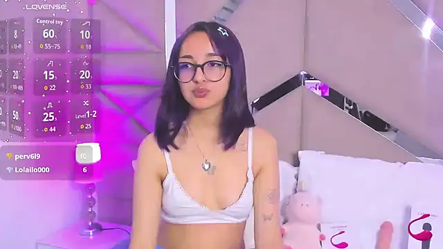 Snapshot of Dreammy_Kitty chatting on December 15, 12:53 pm Dreammy Kitty online show from December 15, 12:53 pm