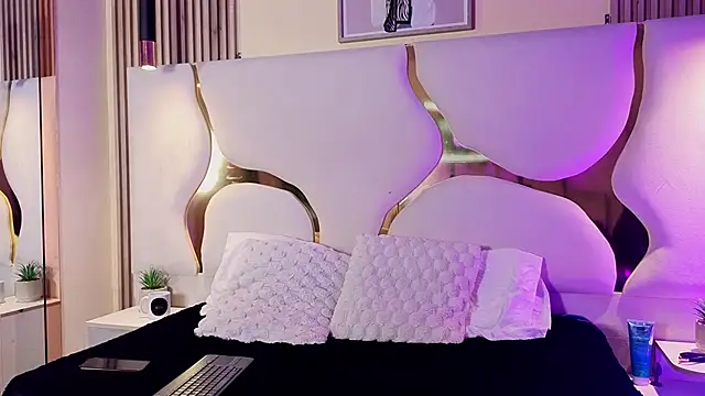 HannyJones online show from December 16, 12:10 pm