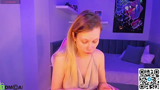 Michelle Mary online show from December 14, 1:22 am