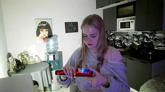 LunaPeony online show from February 5, 4:11 pm