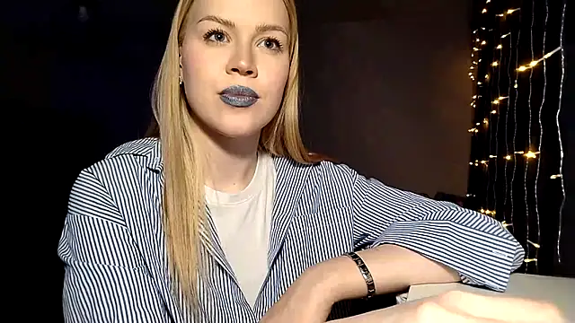 LunaPeony online show from March 14, 10:48 pm