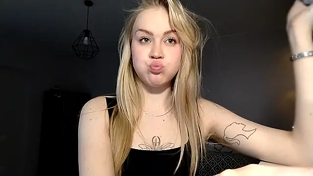 LunaPeony online show from April 9, 7:41 pm