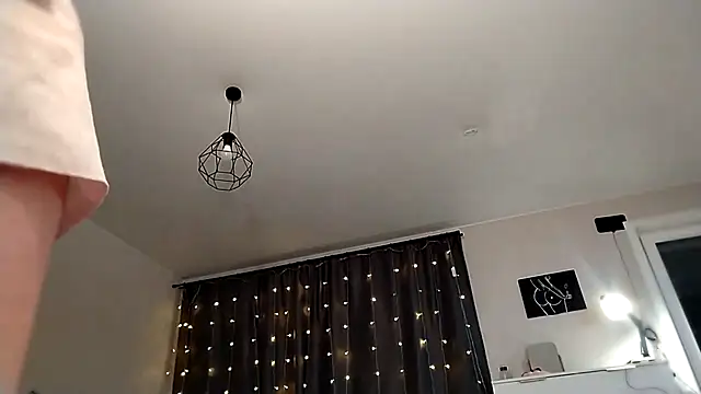 LunaPeony online show from April 16, 7:58 pm