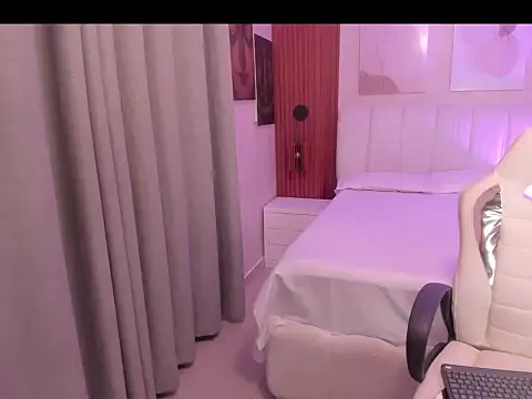 Snapshot of Miss_dare chatting on December 4, 10:13 am Miss dare online show from December 4, 10:13 am