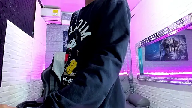 Snapshot of StormLuxX chatting on December 5, 12:47 pm StormLuxX online show from December 5, 12:47 pm