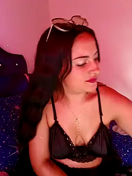 Snapshot of MisNicol chatting on December 3, 8:18 pm MisNicol online show from December 3, 8:18 pm