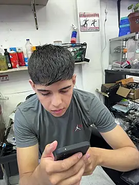 Snapshot of Johan_stick chatting on December 16, 5:07 pm Johan stick online show from December 16, 5:07 pm