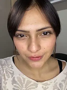 Snapshot of MiaLuxx_ chatting on December 2, 11:00 pm MiaLuxx online show from December 2, 11:00 pm