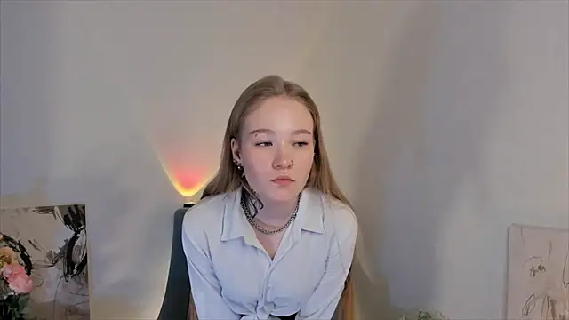 Snapshot of MaireLanda chatting on December 18, 4:18 am MaireLanda online show from December 18, 4:18 am