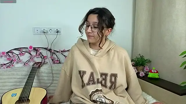 Snapshot of LinBeemon chatting on December 18, 4:24 pm LinBeemon online show from December 18, 4:24 pm