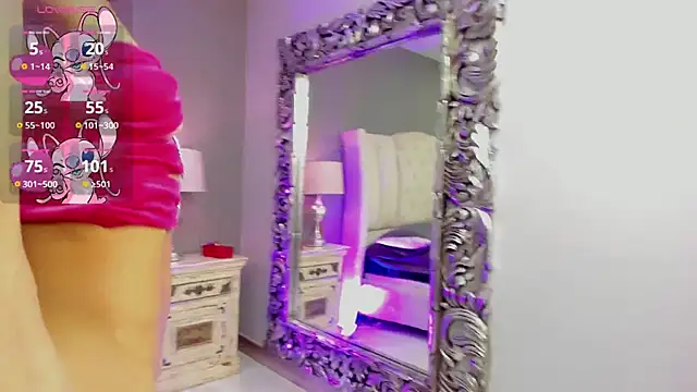 Snapshot of LaraSaint chatting on December 13, 7:53 pm LaraSaint online show from December 13, 7:53 pm