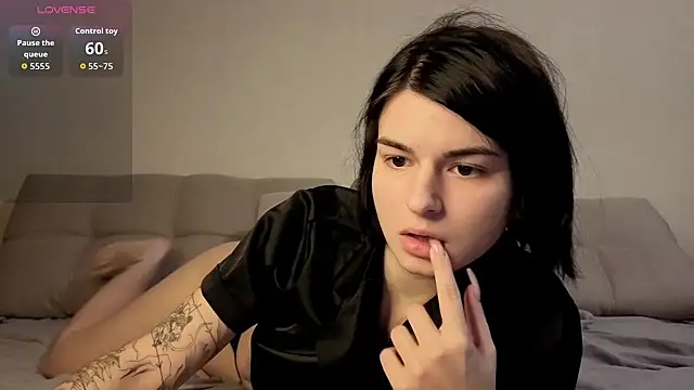 Snapshot of lololozhechka chatting on December 2, 6:25 pm lololozhechka online show from December 2, 6:25 pm