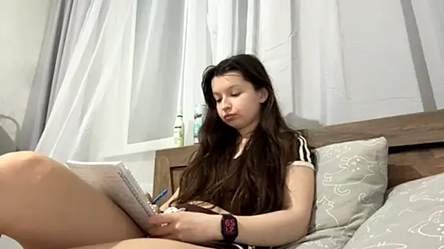 Snapshot of EllieBerrie chatting on December 4, 4:59 pm EllieBerrie online show from December 4, 4:59 pm