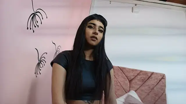 Snapshot of CLEO_ROSS chatting on December 2, 6:25 pm CLEO ROSS online show from December 2, 6:25 pm