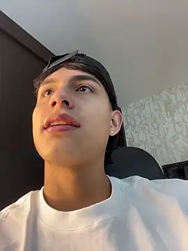 Snapshot of Lander_Cruz chatting on December 16, 7:52 pm Lander Cruz online show from December 16, 7:52 pm