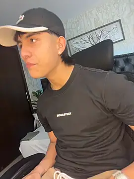 Lander Cruz online show from February 9, 8:35 pm