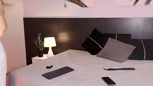 ViennaMilf online show from December 5, 11:19 am