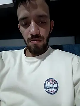 Snapshot of jkslnkd chatting on April 15, 5:14 am jkslnkd online show from April 15, 5:14 am