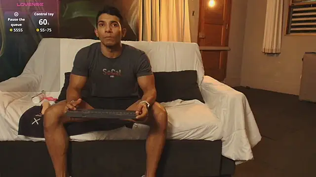 Snapshot of IAN_KNOX chatting on December 16, 3:11 am IAN KNOX online show from December 16, 3:11 am