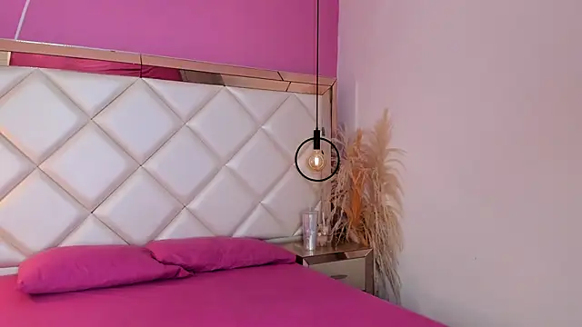 Snapshot of KeylaDolse chatting on December 16, 4:34 pm KeylaDolse online show from December 16, 4:34 pm