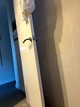 Snapshot of andresbale chatting on January 11, 8:19 am andresbale online show from January 11, 8:19 am