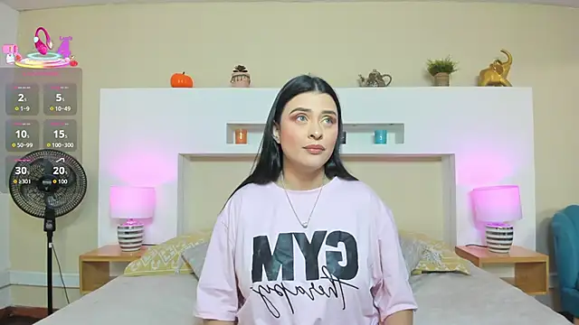 Snapshot of AnikaRomanoff_ chatting on December 15, 11:25 am AnikaRomanoff online show from December 15, 11:25 am