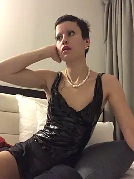 Snapshot of YoungDutchRuby chatting on December 5, 2:36 pm YoungDutchRuby online show from December 5, 2:36 pm