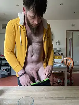 Snapshot of Bigdaad92 chatting on April 13, 6:52 am Bigdaad92 online show from April 13, 6:52 am