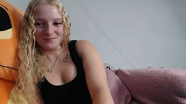 Sophie cute06 online show from December 3, 7:38 am