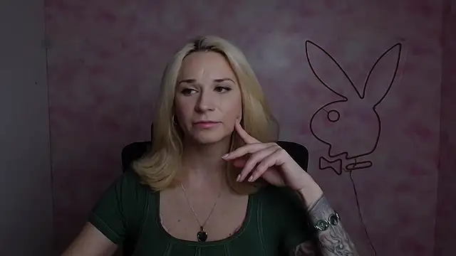 Snapshot of Melodie_Aster chatting on May 4, 11:28 am Melodie Aster online show from May 4, 11:28 am
