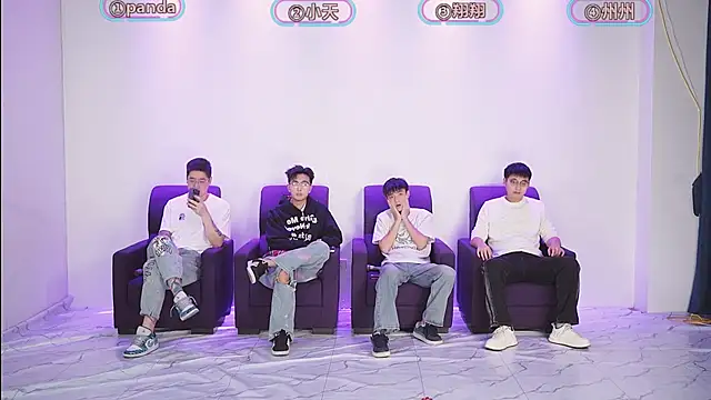 Snapshot of OUBA-boy chatting on December 5, 11:08 am OUBA-boy online show from December 5, 11:08 am