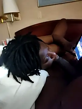 Snapshot of esirdrops3 chatting on October 9, 9:40 am esirdrops3 online show from October 9, 9:40 am