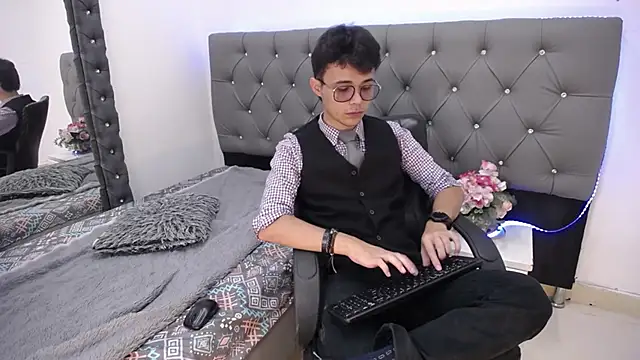 Jules Silver02 online show from December 4, 9:12 pm